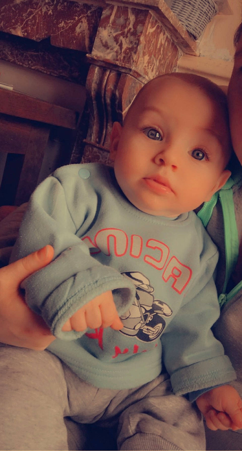 Maïwenn a rejoint le concours — aidez-le/la à gagner de superbes lots ! baby_toddler_clothing, cheek, chin, cloud, comfort, ear, eye, eyebrow, forehead, head, human_body, lip, mouth, neck, nose, organ, person, skin, sleeve, smile