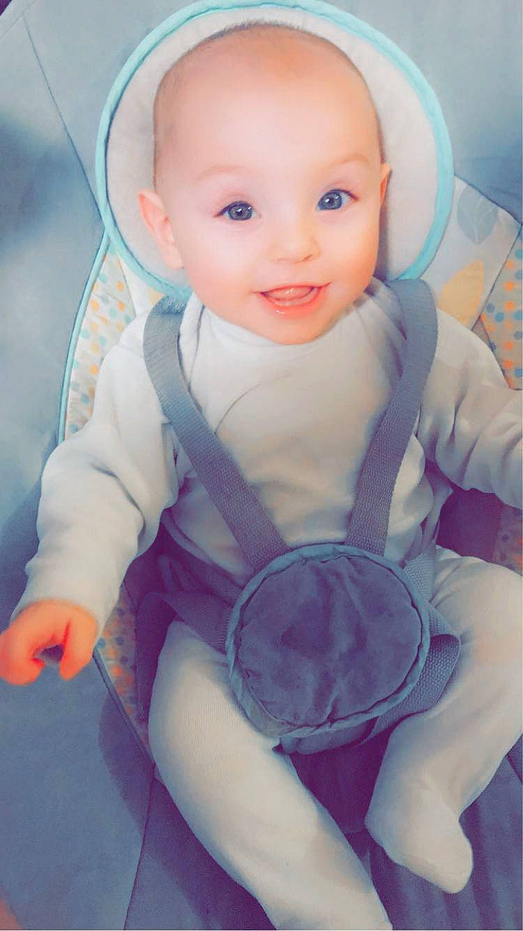 Maïwenn a rejoint le concours — aidez-le/la à gagner de superbes lots ! azure, baby, baby_toddler_clothing, cheek, comfort, eye, eyebrow, face, finger, gesture, happy, person, pink, product, purple, skin, sleeve, smile, stomach, toddler