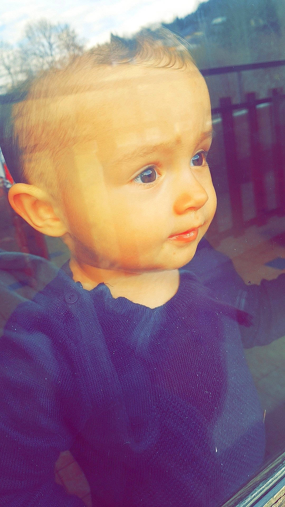 Julia participe au concours pour gagner de l'argent avec cette photo : boy, cheek, child, cool, eye, face, forehead, fun, girl, head, human_hair_color, infant, iris, lip, person, pink, purple, skin, smile, toddler