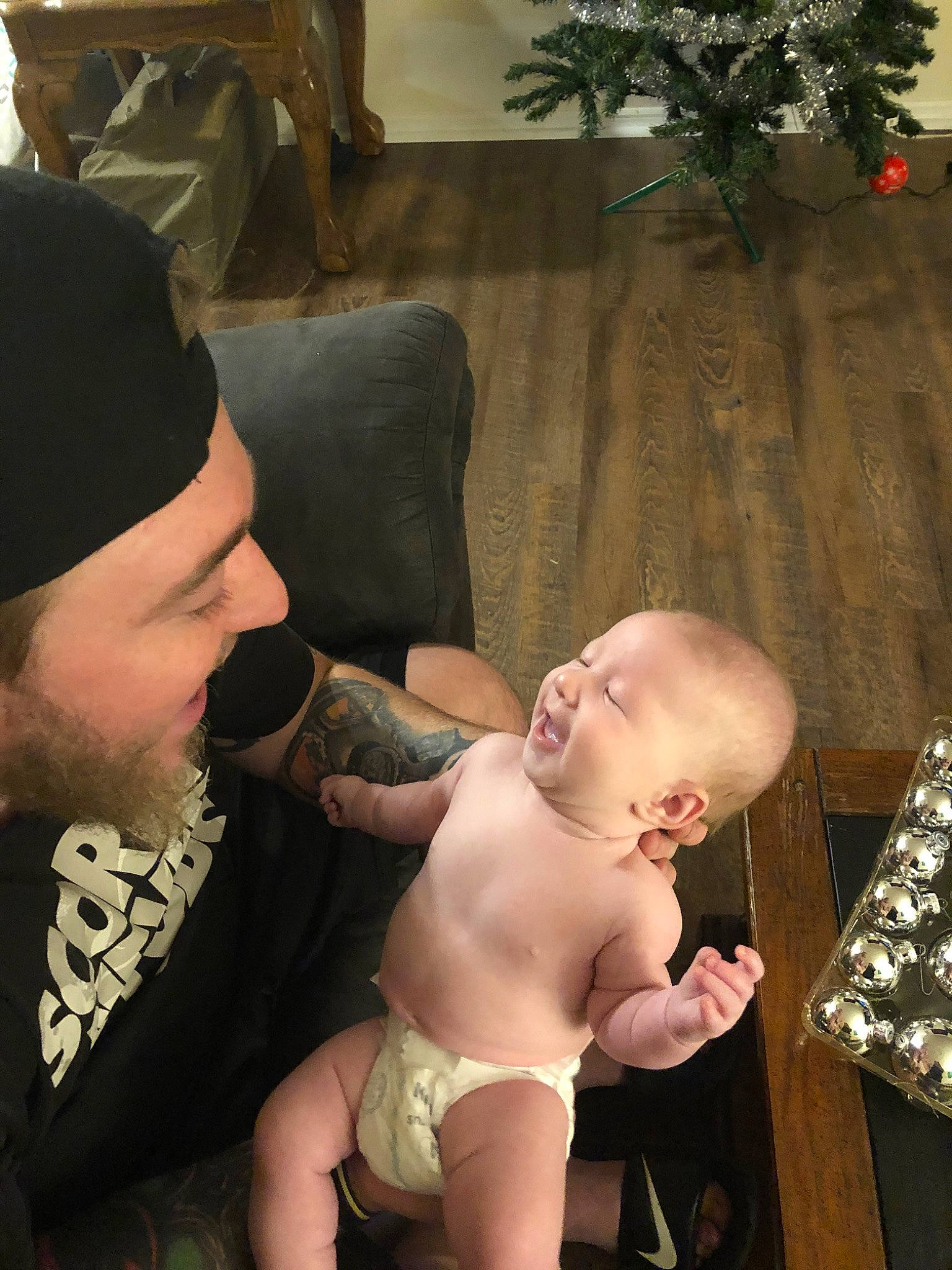 Katara is registered to the contest to win money with this photo: baby, chest, child, leg, muscle, person, toddler, trunk