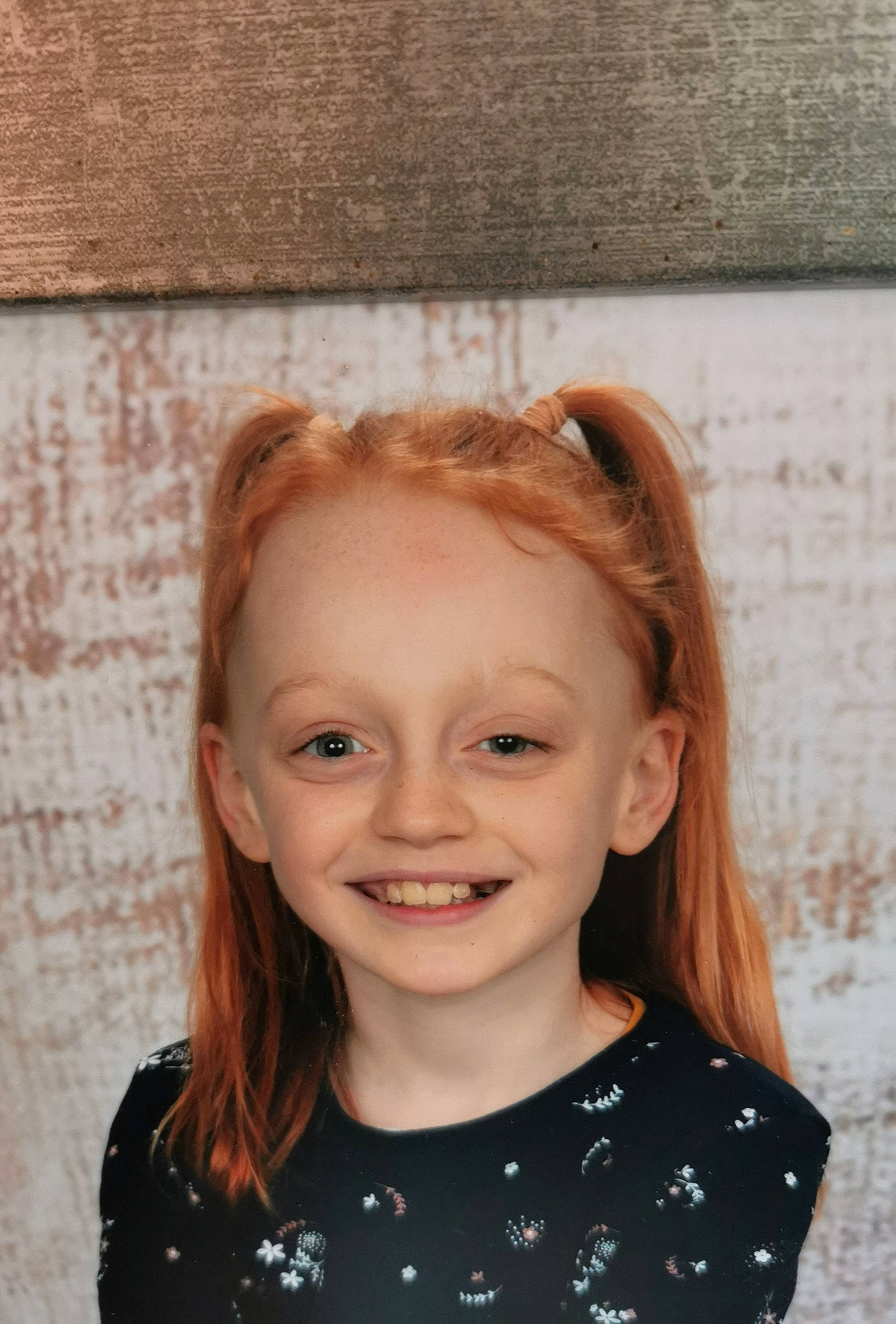 Ashley a rejoint le concours — aidez-le/la à gagner de superbes lots ! blond, brown_hair, cheek, electric_blue, eye, eyebrow, eyelash, eyewear, fashion_accessory, flash_photography, fun, happy, iris, joy, lip, long_hair, pattern, person, smile, sunglasses