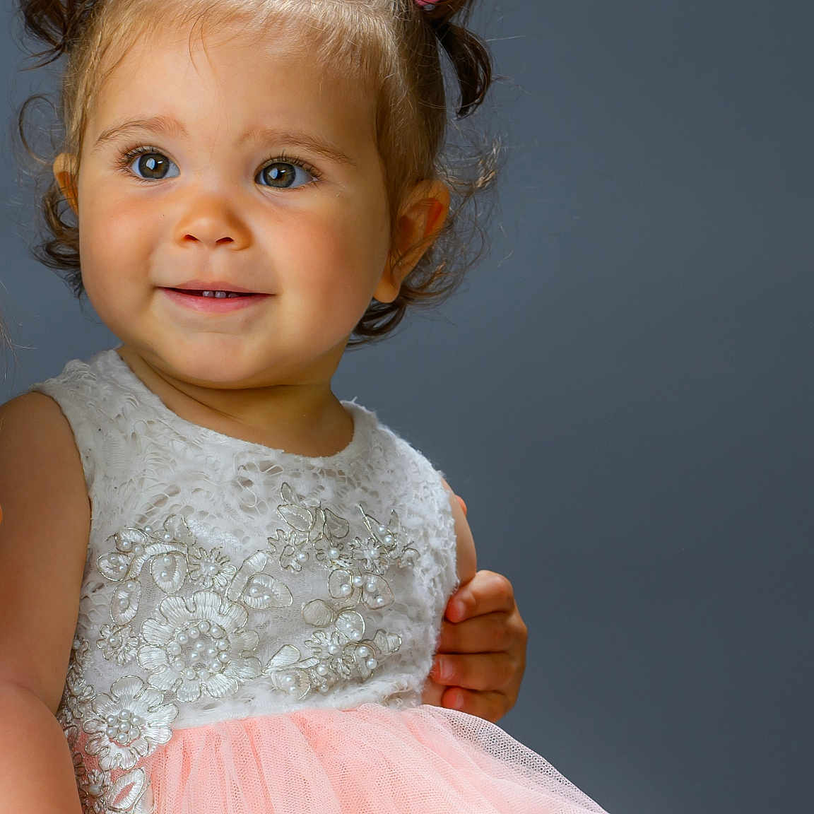 Aliya a rejoint le concours — aidez-le/la à gagner de superbes lots ! accessories, bodypart, child, clothing, dress, eveningdress, face, fashion, female, finger, formalwear, girl, gown, hand, happy, head, person, photography, portrait, smile