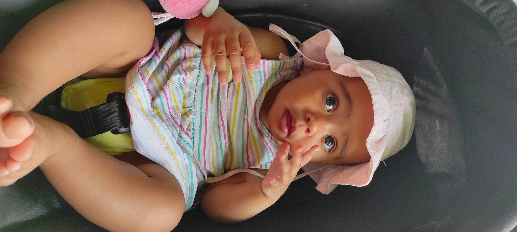 Emily participe au concours pour gagner de l'argent avec cette photo : arm, baby, baby_toddler_clothing, cheek, comfort, elbow, eye, eyelash, finger, gesture, hand, happy, headwear, human_body, iris, lip, mouth, nose, person, skin