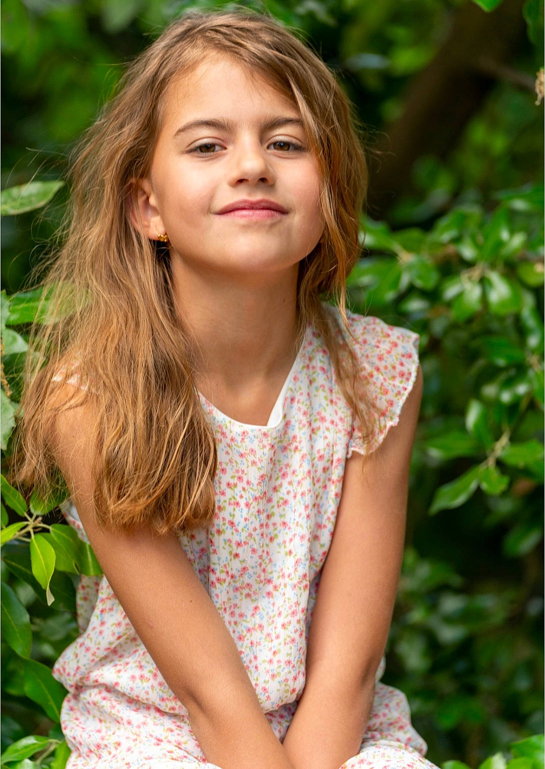 Maëlys a rejoint le concours — aidez-le/la à gagner de superbes lots ! beauty, blond, botany, brown_hair, day_dress, dress, eye, face, flash_photography, grass, hair, happy, joy, lip, long_hair, people_in_nature, person, plant, shoulder, skin
