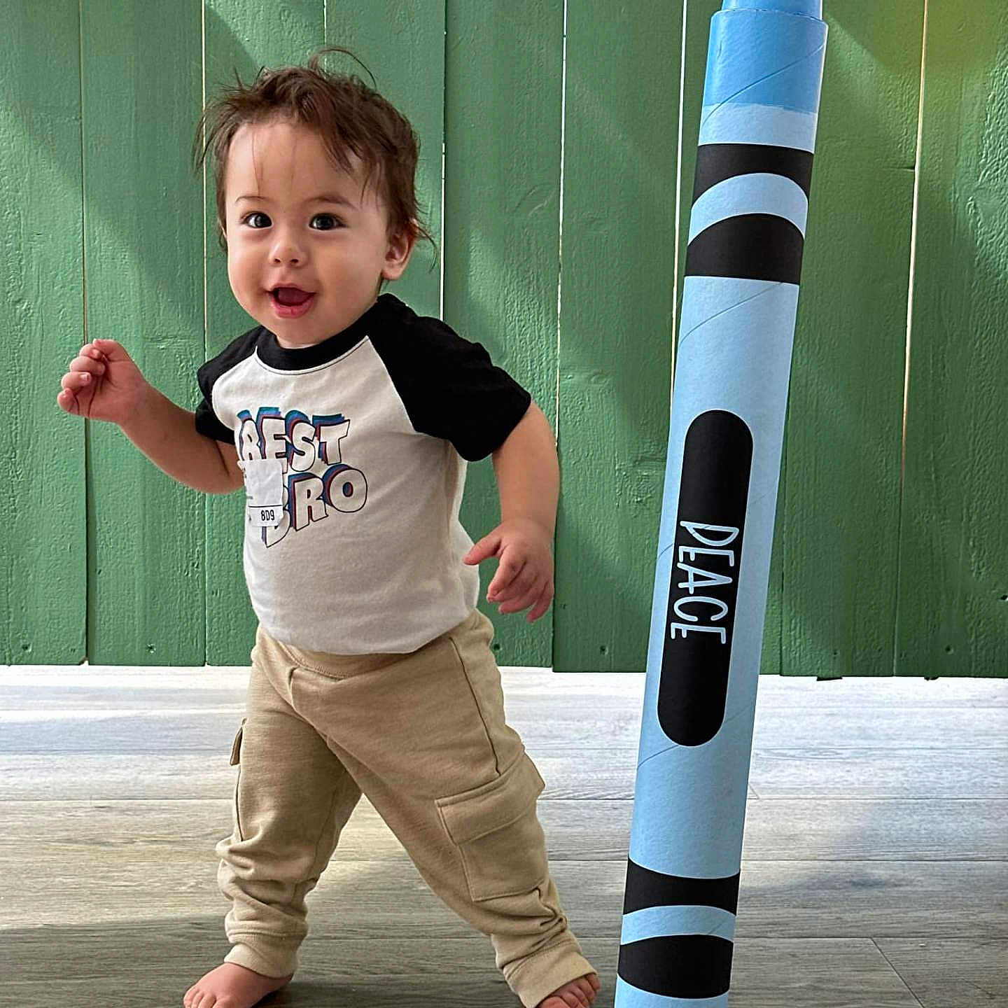Isaac is registered to the contest to win money with this photo: bodypart, boy, child, clothing, crayon, face, fieldhockey, fieldhockeystick, finger, hand, head, hockey, jeans, male, pants, person, photography, portrait, sport, t_shirt