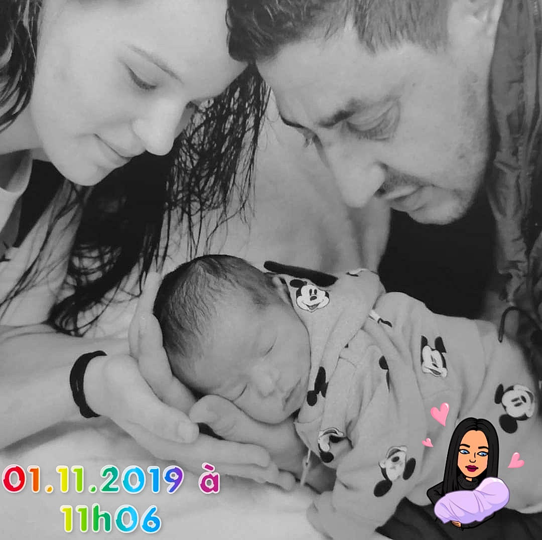 Shems-edine a rejoint le concours — aidez-le/la à gagner de superbes lots ! baby, birth, black_and_white, child, happy, love, person, photo_caption, photograph, photography, sibling, smile, toddler