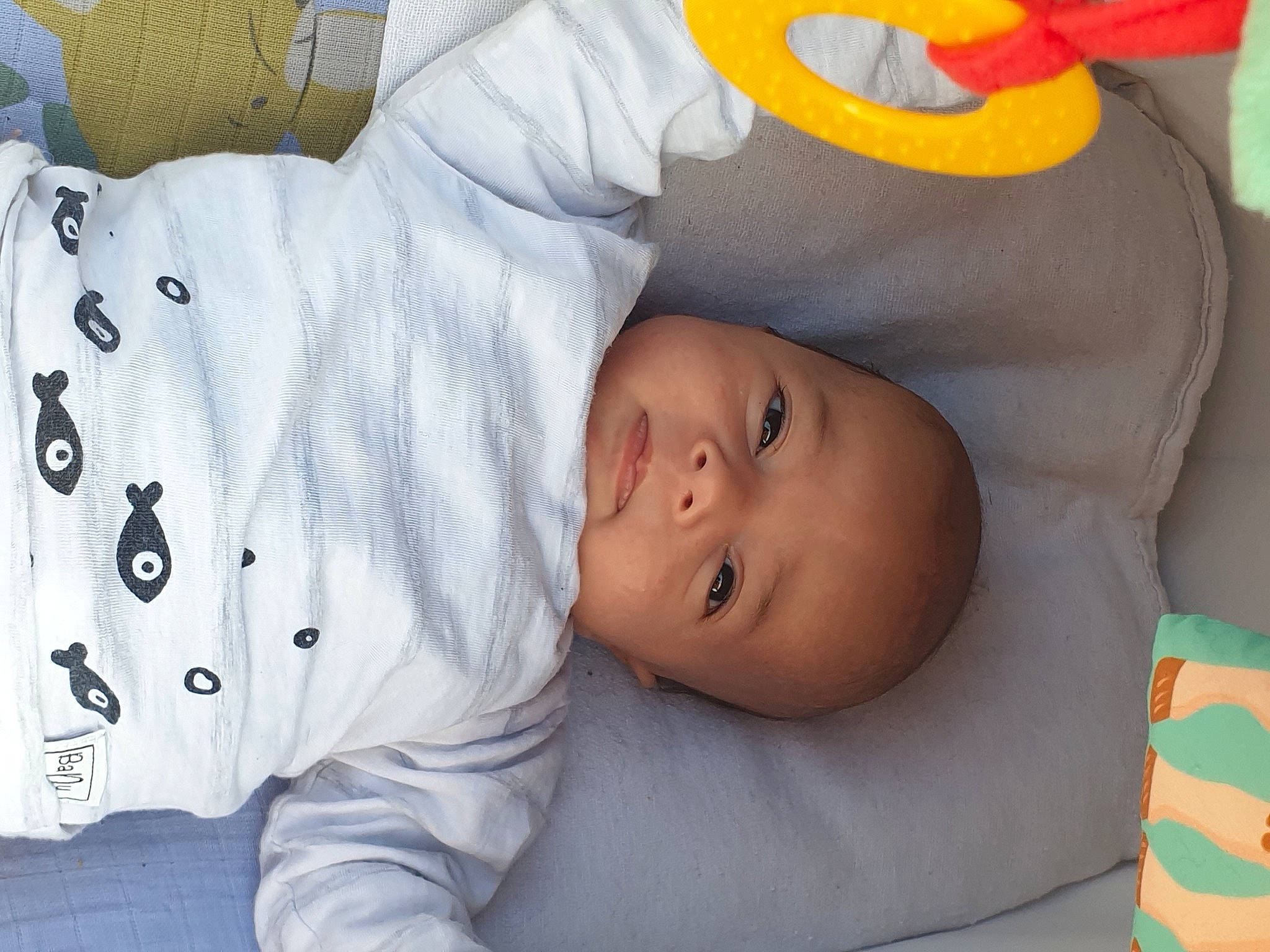 Enzo participe au concours pour gagner de l'argent avec cette photo : baby, baby_products, baby_toddler_clothing, bedtime, child, comfort, hat, linens, person, skin, sleep, sleeve, toddler