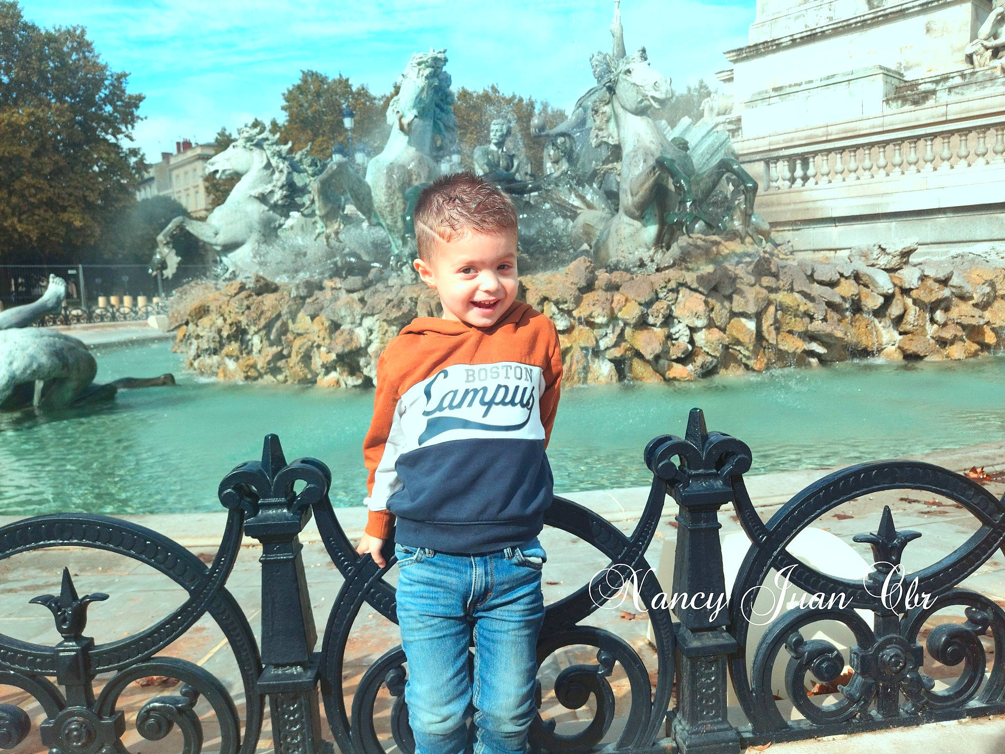 Juan participe au concours pour gagner de l'argent avec cette photo : automotive_tire, bicycle, bicycle_accessory, bicycle_fork, bicycle_frame, bicycle_handlebar, bicycle_part, bicycle_saddle, bicycle_tire, bicycle_wheel, bicycles_equipment_and_supplies, daytime, mode_of_transport, person, photograph, sky, tire, travel, tree, water