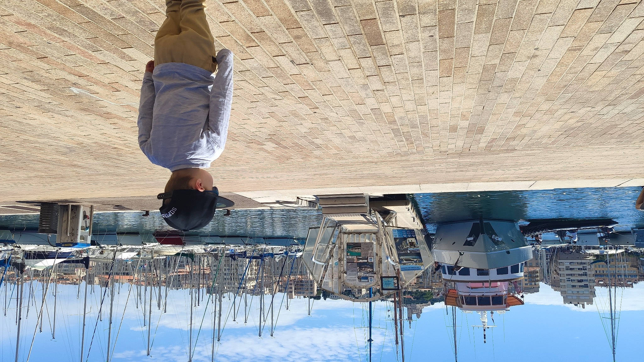 Juan participe au concours pour gagner de l'argent avec cette photo : adventure, building, cloud, freezing, fun, jeans, landscape, leisure, person, plant, recreation, reflection, sky, t_shirt, travel, tree, vacation, wall, water, winter