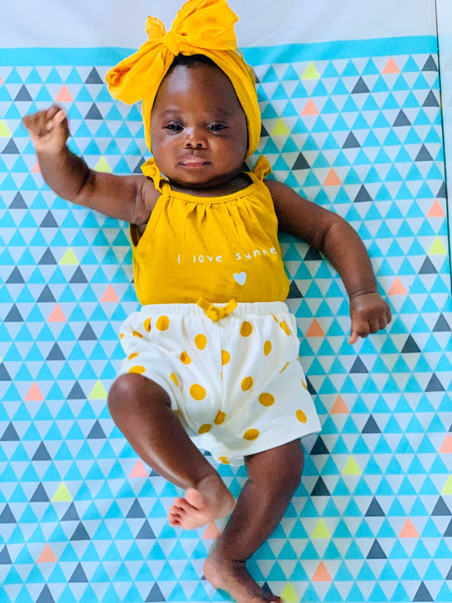 Khadidiatou Cheick participe au concours pour gagner de l'argent avec cette photo : baby, baby_products, baby_toddler_clothing, child, design, fun, happy, pattern, person, play, polka_dot, product, smile, toddler, turquoise, yellow