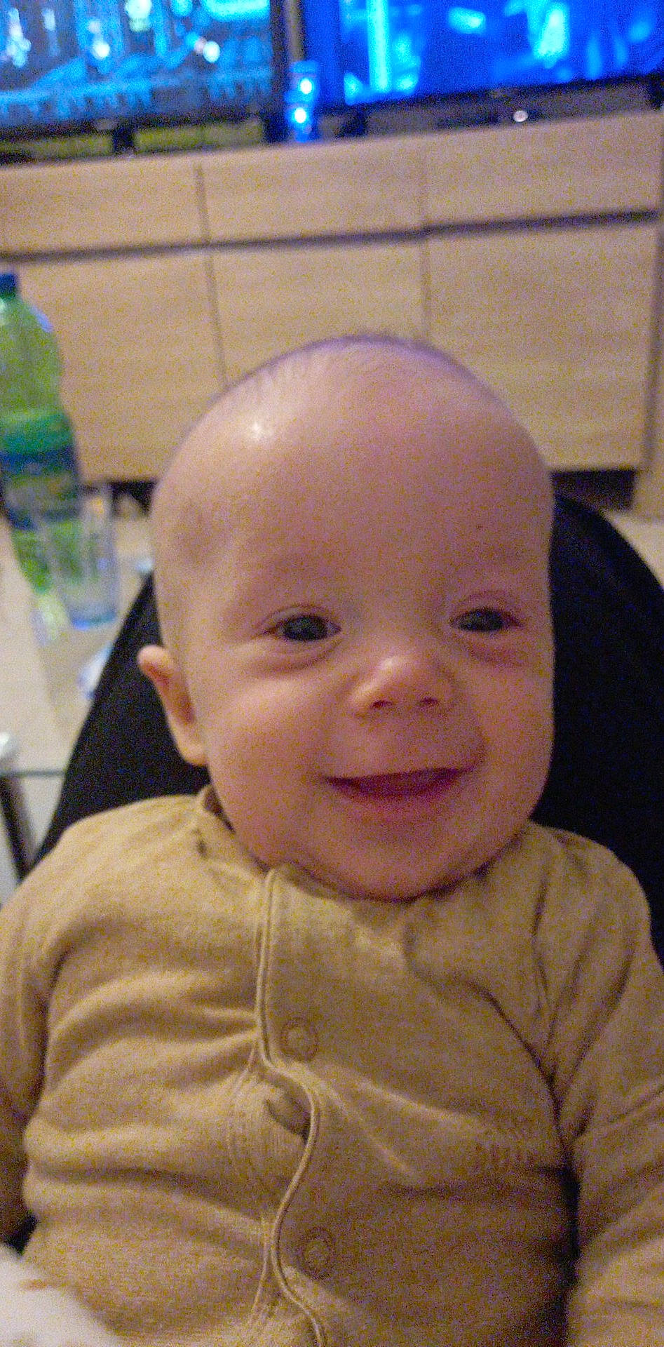 Anthony a rejoint le concours — aidez-le/la à gagner de superbes lots ! baby, baby_toddler_clothing, cheek, chin, ear, eye, eyebrow, face, facial_expression, forehead, hair, head, iris, lip, mouth, nose, person, skin, sleeve, smile