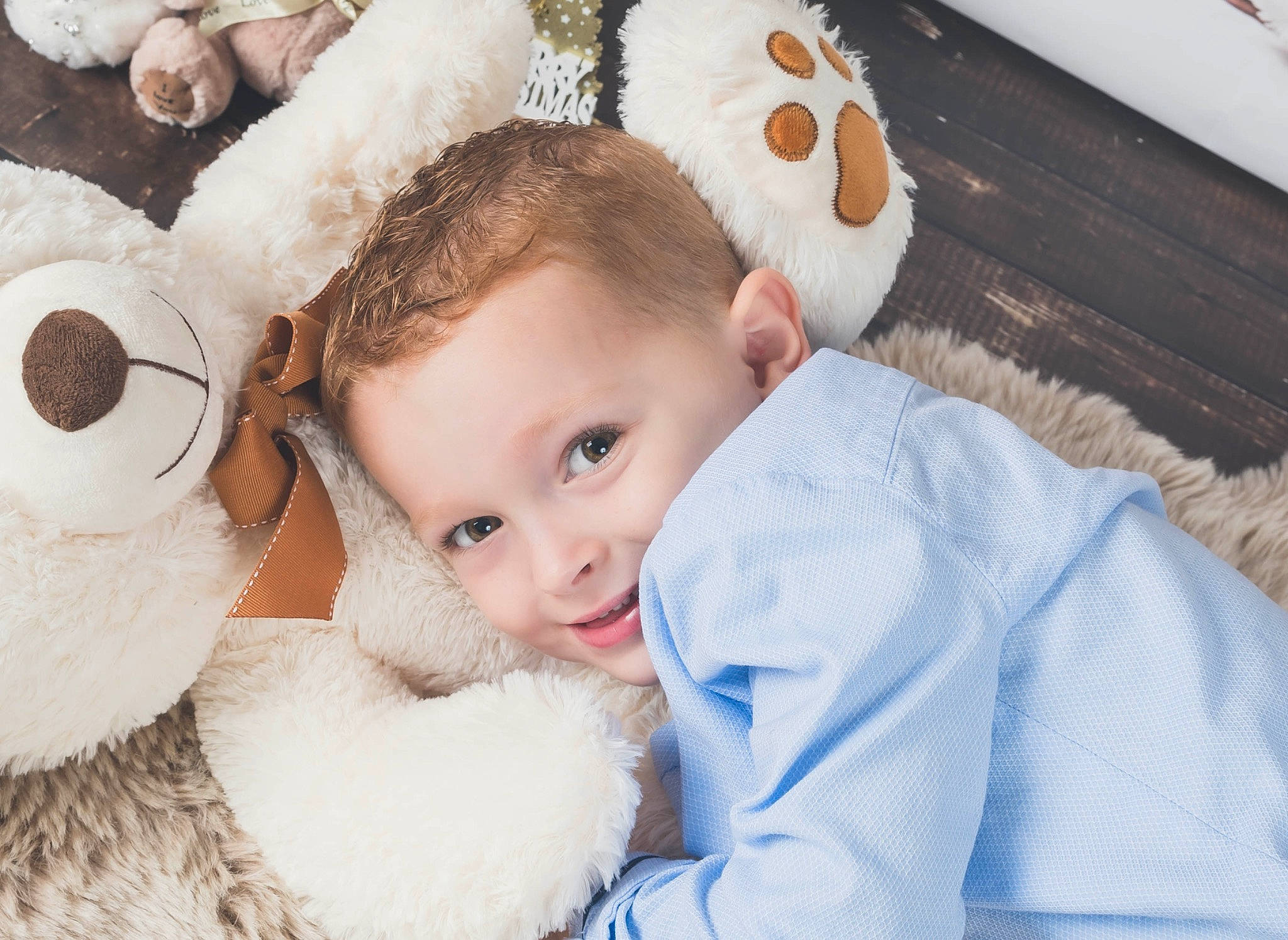 Maloan participe au concours pour gagner de l'argent avec cette photo : baby, baby_toddler_clothing, cap, cheek, child, ear, eye, fur, fur_clothing, happy, nose, person, plush, skin, stuffed_toy, toddler, toy, white, winter, wood