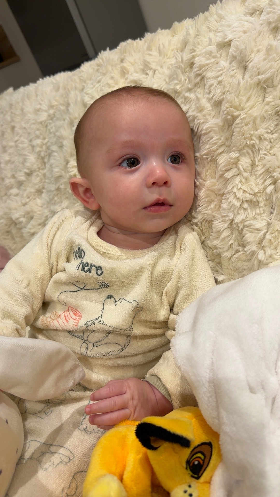 Kayenn a rejoint le concours — aidez-le/la à gagner de superbes lots ! baby, blanket, child, closeup, comfort, cozy, cute, expression, face, furniture, hand, indoor, infant, pajamas, plush_toy, portrait, resting, sleepwear, soft_texture, yellow_toy