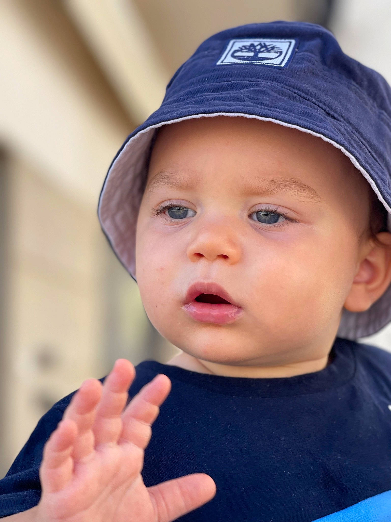 Lukas participe au concours pour gagner de l'argent avec cette photo : baby, baby_toddler_clothing, baseball_cap, cap, child, cool, cricket_cap, electric_blue, fashion_accessory, finger, fun, gesture, happy, hat, headgear, headwear, lip, person, photograph, sleeve