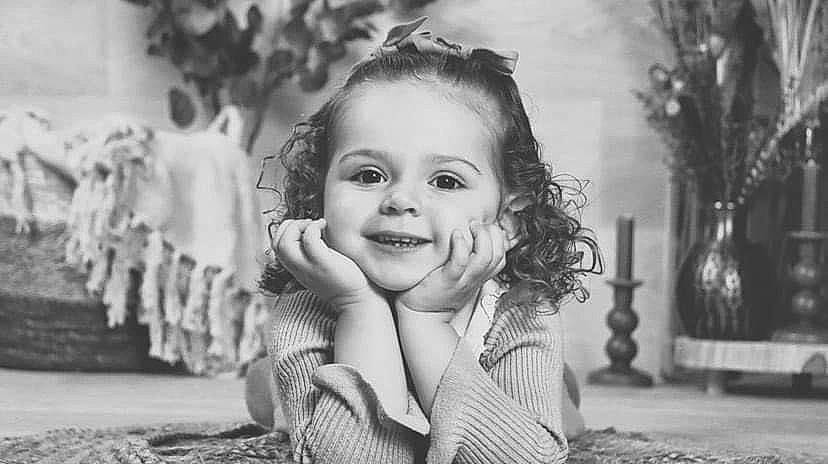 Celya participe au concours pour gagner de l'argent avec cette photo : baby, black_and_white, cheek, child, flash_photography, fun, gesture, hairstyle, happy, iris, joy, monochrome, monochrome_photography, person, photograph, plant, skin, smile, snapshot, standing