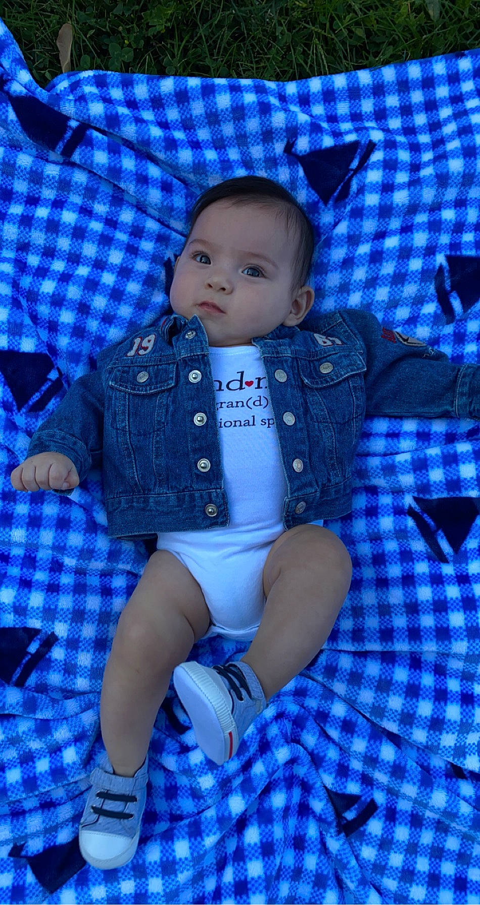 Gael is registered to the contest to win money with this photo: baby, blue, child, person, toddler