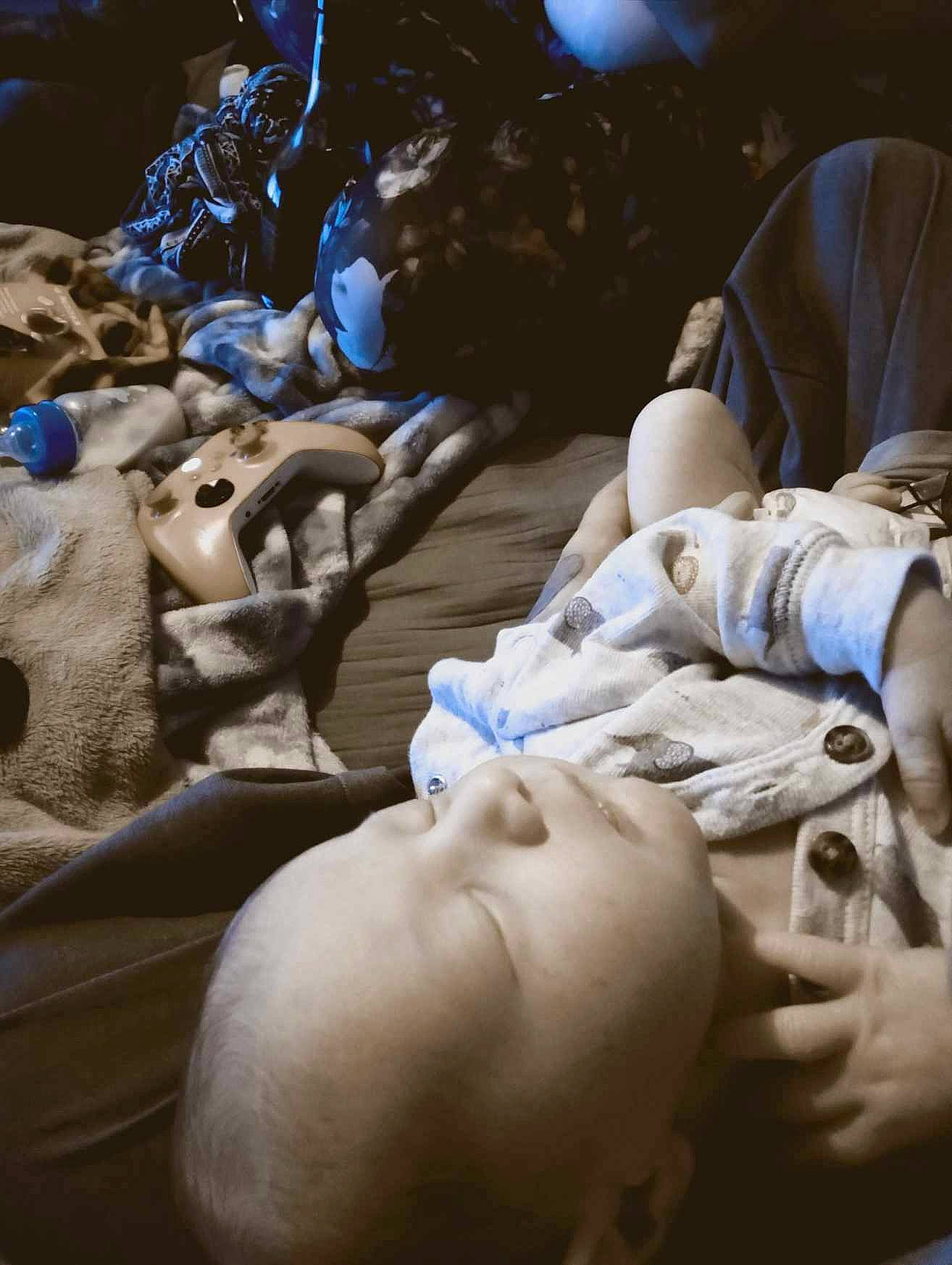 Zander is registered to the contest to win money with this photo: art, artifact, baby, carving, cheek, chest, child, comfort, human_body, metal, monument, mouth, person, room, sculpture, service, statue, toddler, tree, visual_arts