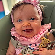Lïlyana a rejoint le concours — aidez-le/la à gagner de superbes lots ! baby, child, smile, headband, pink, blue_eyes, toy, lion, seat, happy, infant, cute, clothing, hand, face, closeup, indoors, expression, person, young