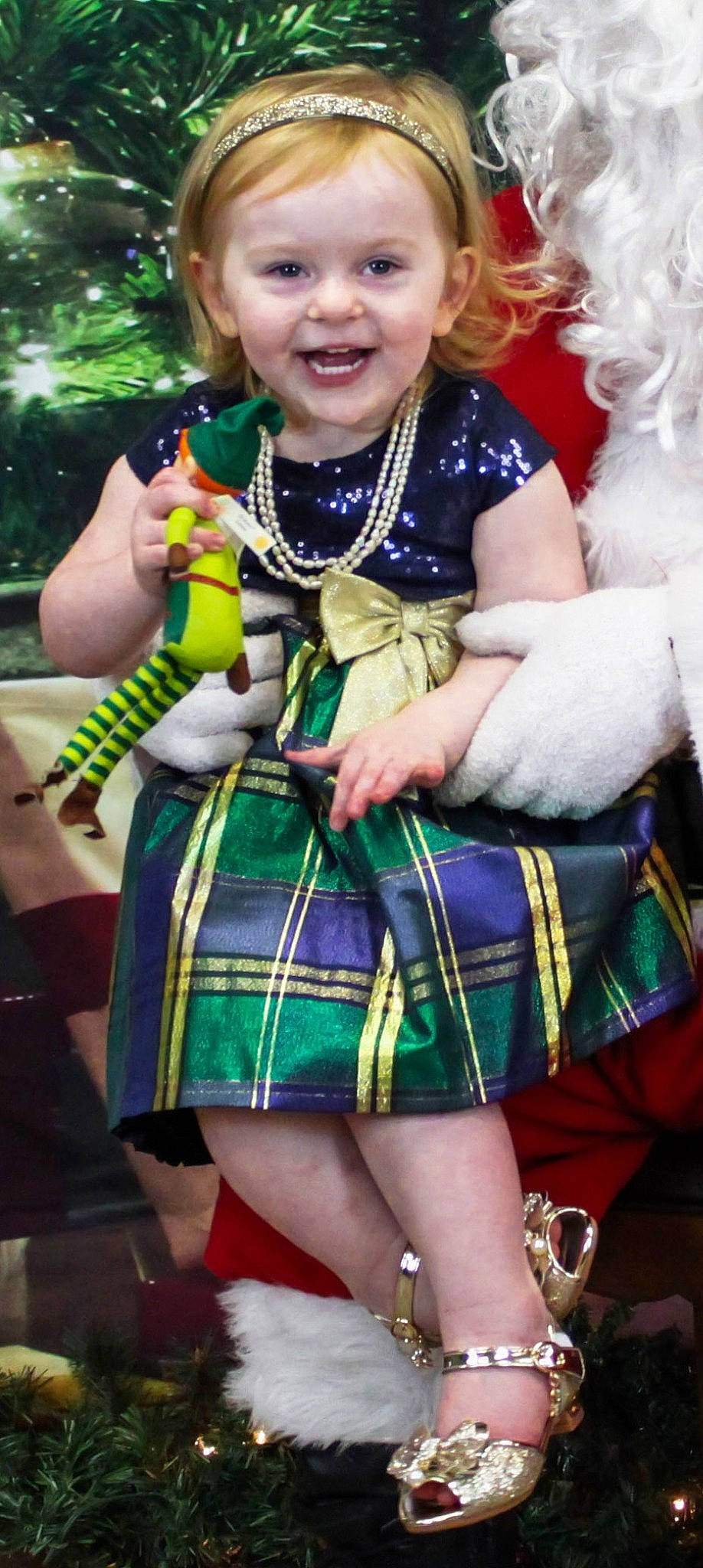 Jemma joined the competition — help win amazing prizes! blond, event, fashion_accessory, fashion_design, fun, hairstyle, hand, happy, human_leg, jewellery, joy, knee, pattern, person, plaid, skin, smile, tartan, thigh, thumb