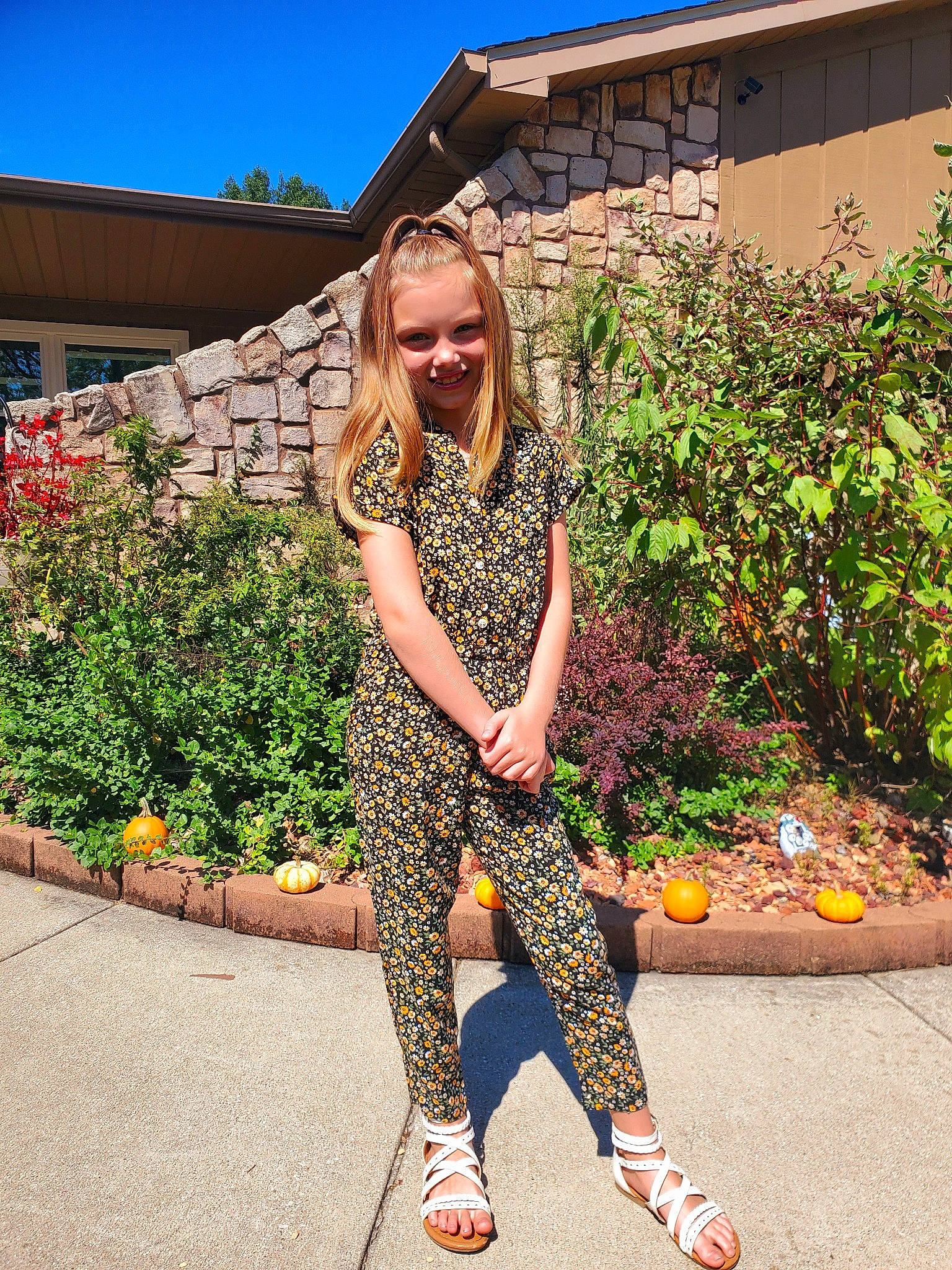 Monica is registered to the contest to win money with this photo: asphalt, calf, denim, electric_blue, eyewear, fawn, grass, hair, human_body, human_leg, joy, knee, leisure, person, plant, road_surface, sky, sleeve, sportswear, street_fashion