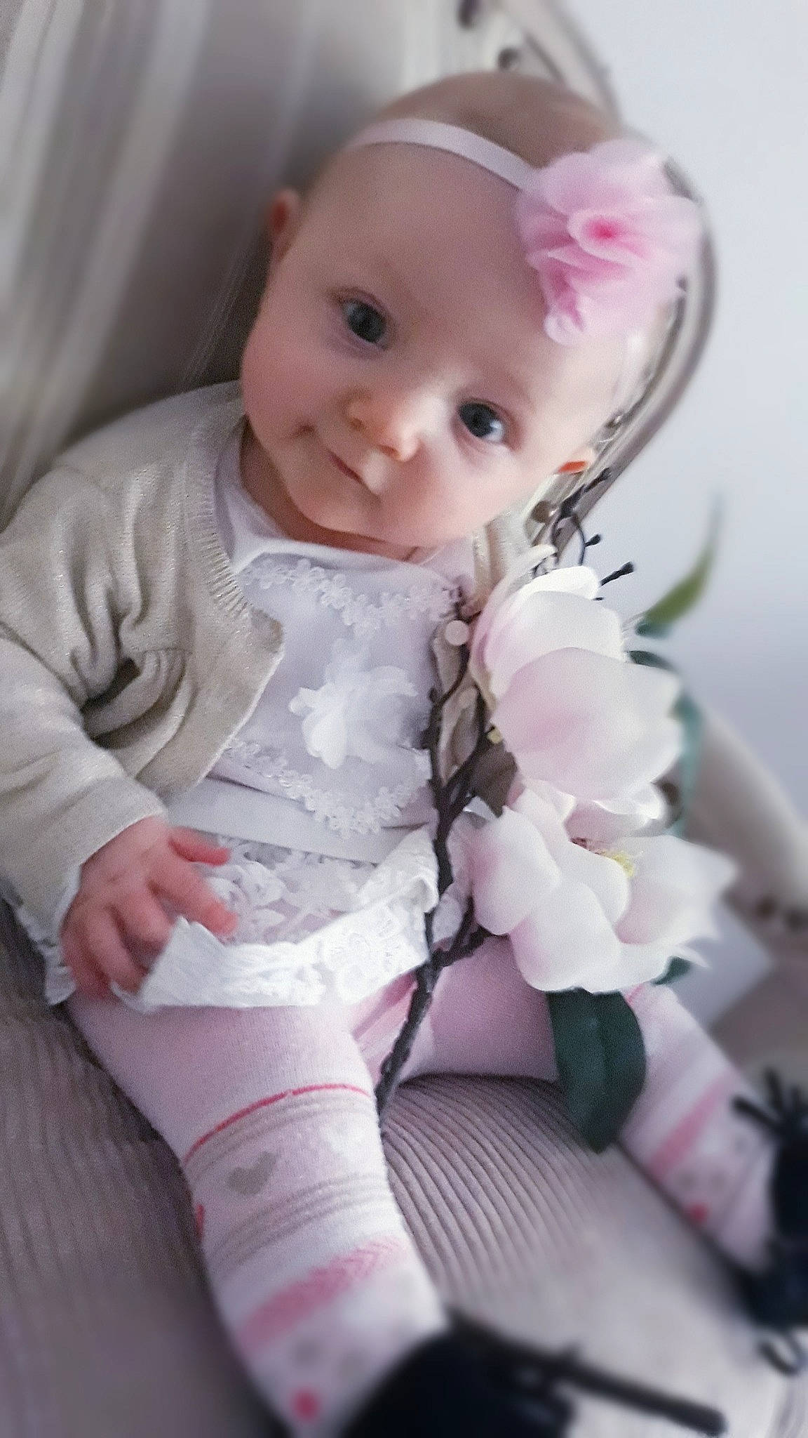 Noélie participe au concours pour gagner de l'argent avec cette photo : baby, baby_toddler_clothing, cheek, child, doll, eye, iris, lip, person, pink, product, skin, smile, toddler