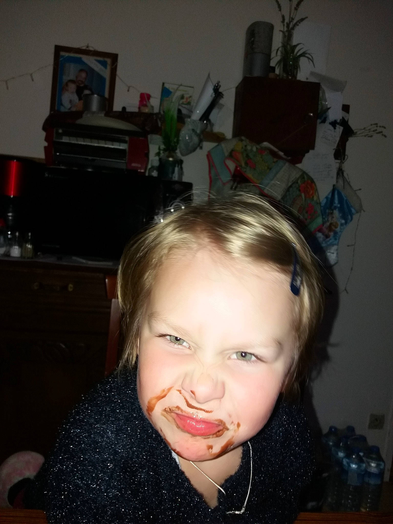 Léa Michèle participe au concours pour gagner de l'argent avec cette photo : anger, cheek, child, chin, ear, eyebrow, face, facial_expression, forehead, fun, hair, hairstyle, head, iris, lip, long_hair, neck, nose, organ, person