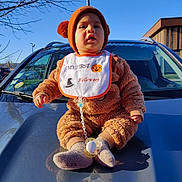 Nohorai a rejoint le concours — aidez-le/la à gagner de superbes lots ! autumn, baby, bib, blue_sky, car, child, costume, cute, daylight, expression, fuzzy_clothing, halloween, hat, hood, infant, outdoor, pacifier, person, seasonal, socks