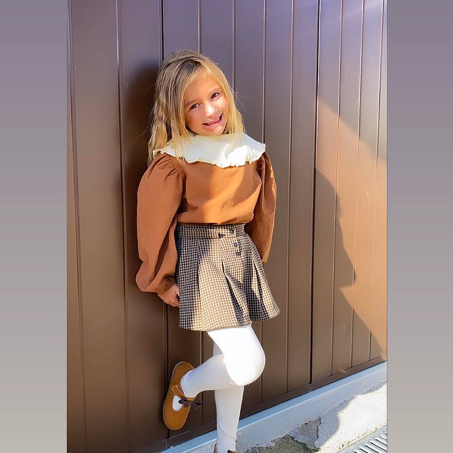 Ashley a rejoint le concours — aidez-le/la à gagner de superbes lots ! abdomen, denim, fashion_design, formal_wear, hair, hime_cut, human_leg, joy, knee, leg, long_hair, neck, outerwear, pattern, person, sleeve, smile, sportswear, t_shirt, thigh