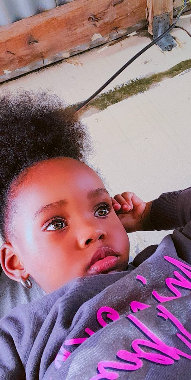 Withney a rejoint le concours — aidez-le/la à gagner de superbes lots ! baby, black_hair, cheek, child, chin, cool, eyebrow, eyelash, facial_expression, fashion_accessory, fun, gesture, happy, lip, magenta, nose, person, skin, snow, toddler