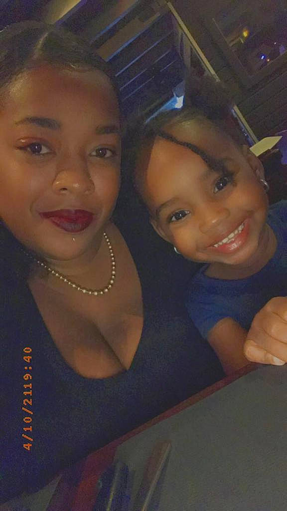 Withney a rejoint le concours — aidez-le/la à gagner de superbes lots ! adaptation, black_hair, cheek, chin, cool, eye, eyebrow, eyelash, face, facial_expression, forehead, friendship, happy, head, iris, joy, lip, mouth, nose, person