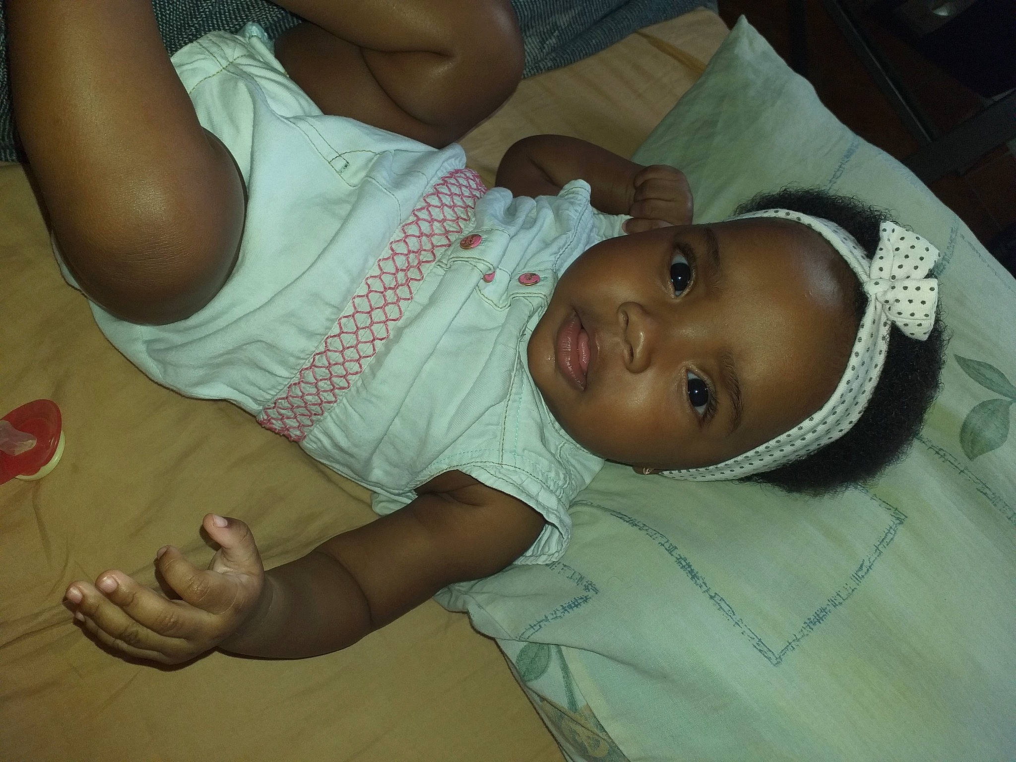 Withney participe au concours pour gagner de l'argent avec cette photo : adaptation, arm, baby, baby_toddler_clothing, cheek, clothing, comfort, elbow, gesture, happy, hat, human_body, iris, mouth, nose, person, skin, sleeve, smile, toddler