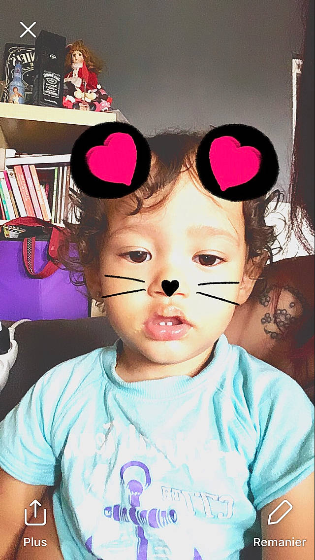 Swan a rejoint le concours — aidez-le/la à gagner de superbes lots ! black_hair, cheek, child, cool, ear, eyewear, forehead, glasses, person, pink, toddler, vision_care