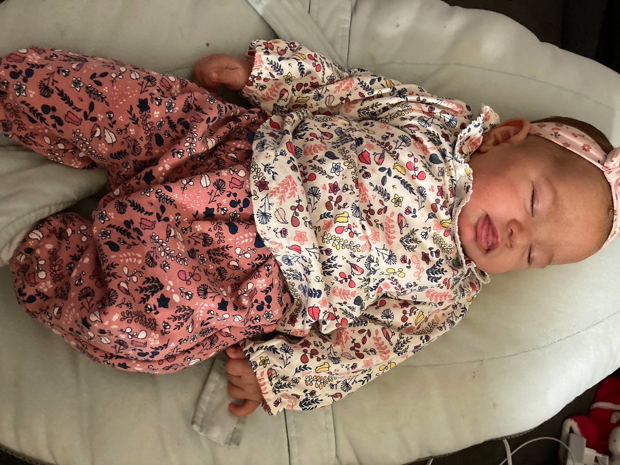Honorine participe au concours pour gagner de l'argent avec cette photo : baby, baby_products, child, comfort, crochet, linens, nap, pattern, person, pillow, sleep, textile