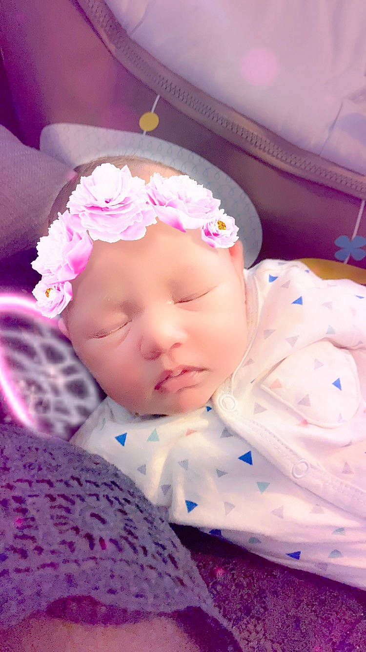 Honorine a rejoint le concours — aidez-le/la à gagner de superbes lots ! baby, baby_sleeping, bedtime, cheek, child, hair_accessory, headband, headgear, headpiece, headwear, lavender, lilac, person, petal, pink, purple, skin, sleep, textile, toddler