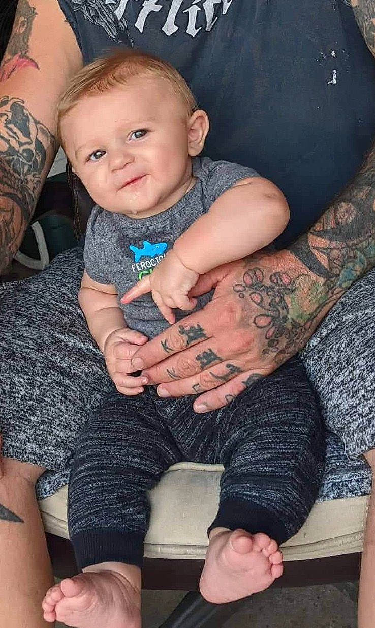 Odin joined the competition — help win amazing prizes! black, comfort, cool, elbow, eye, finger, flash_photography, gesture, hair, hand, joint, knee, lap, leg, muscle, person, skin, sleeve, smile, thigh