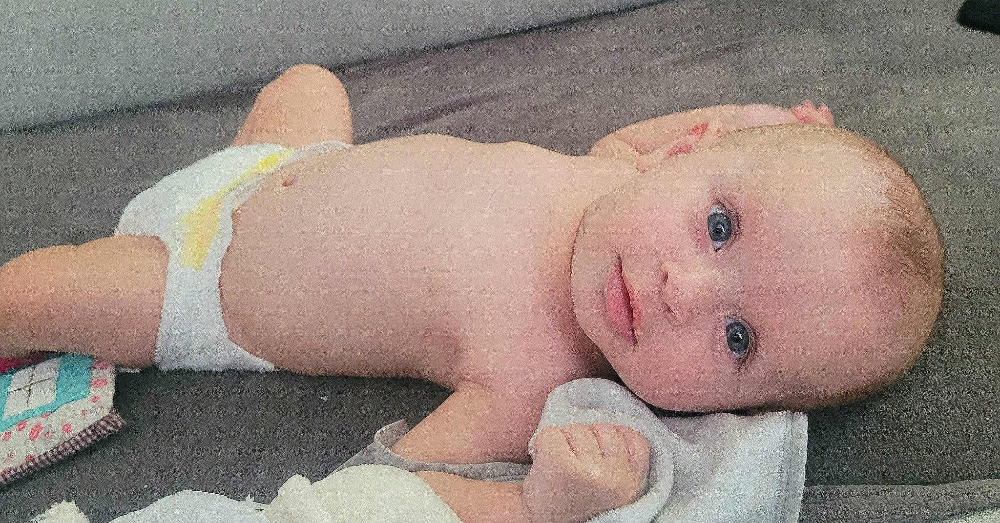 Giulia a rejoint le concours — aidez-le/la à gagner de superbes lots ! abdomen, baby, baby_toddler_clothing, cheek, chest, child, comfort, eye, eyelash, finger, headgear, human_body, lip, mouth, muscle, nose, person, skin, stomach, toddler