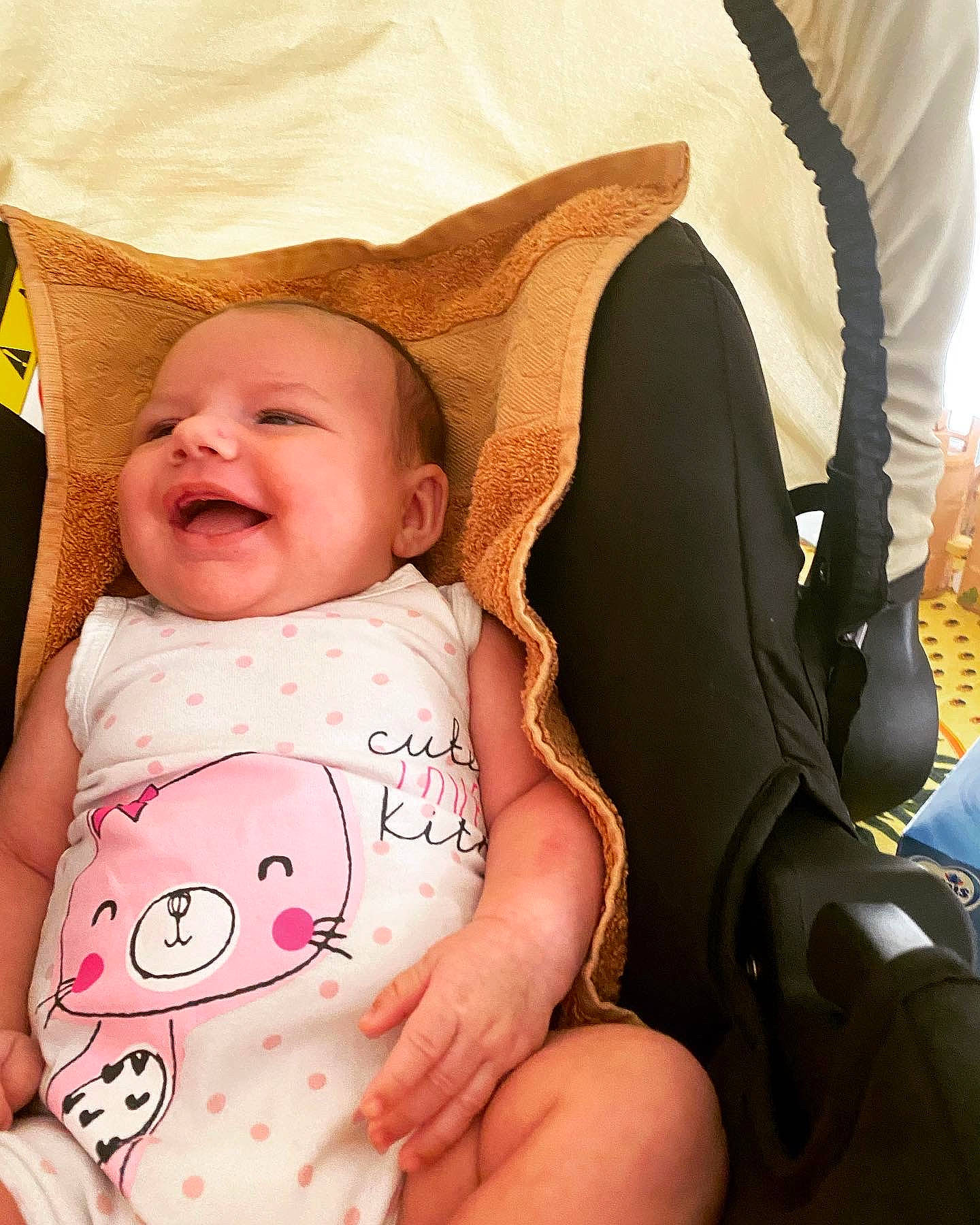 Tania a rejoint le concours — aidez-le/la à gagner de superbes lots ! baby, baby_products, baby_toddler_clothing, cheek, chin, comfort, eye, facial_expression, finger, happy, head, human_body, lip, mouth, organ, person, skin, sleeve, smile, stomach