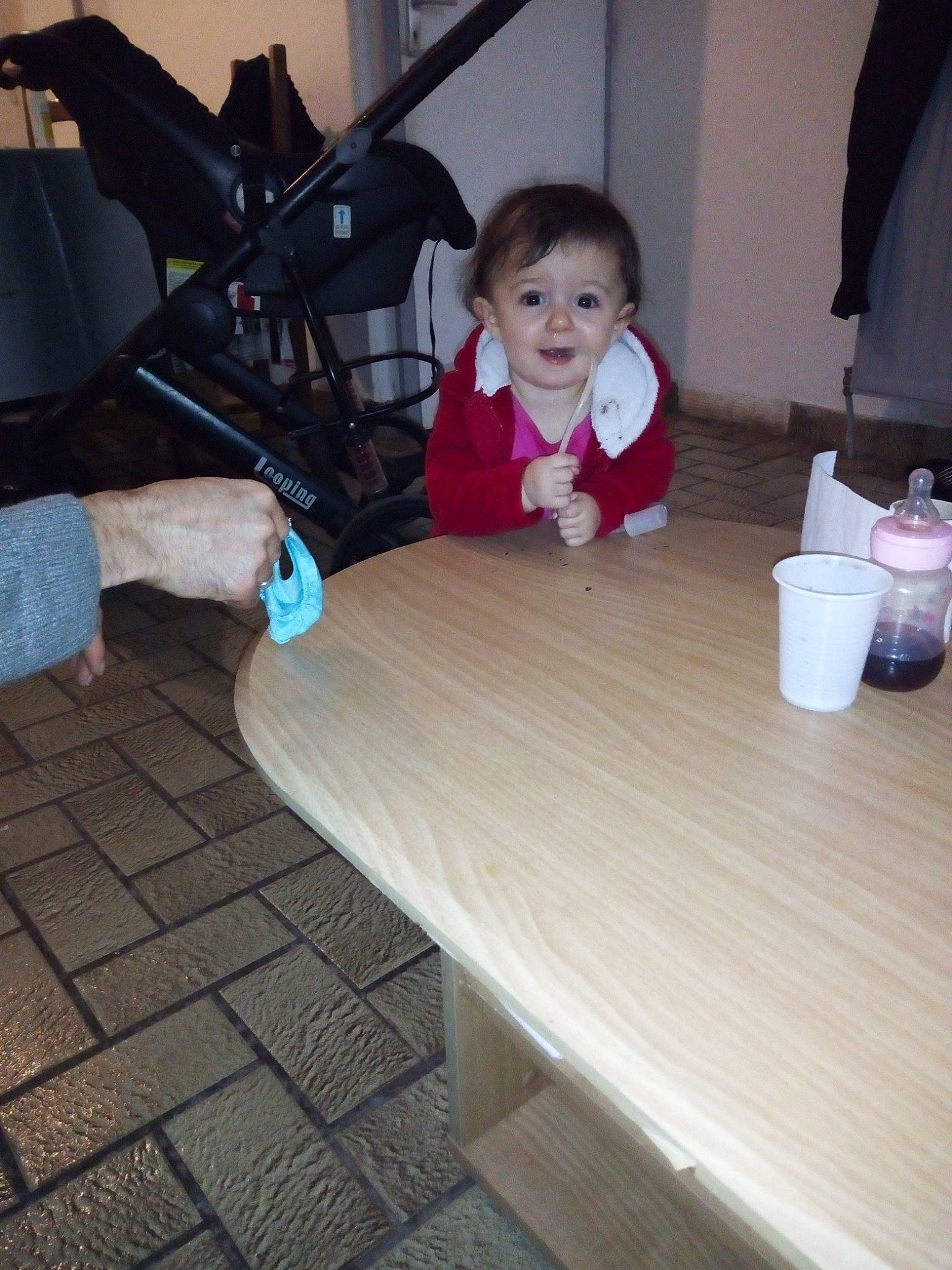 Eila-kailla participe au concours pour gagner de l'argent avec cette photo : chair, child, day, floor, flooring, fun, furniture, girl, hardwood, person, play, product, sitting, table, toddler, wood