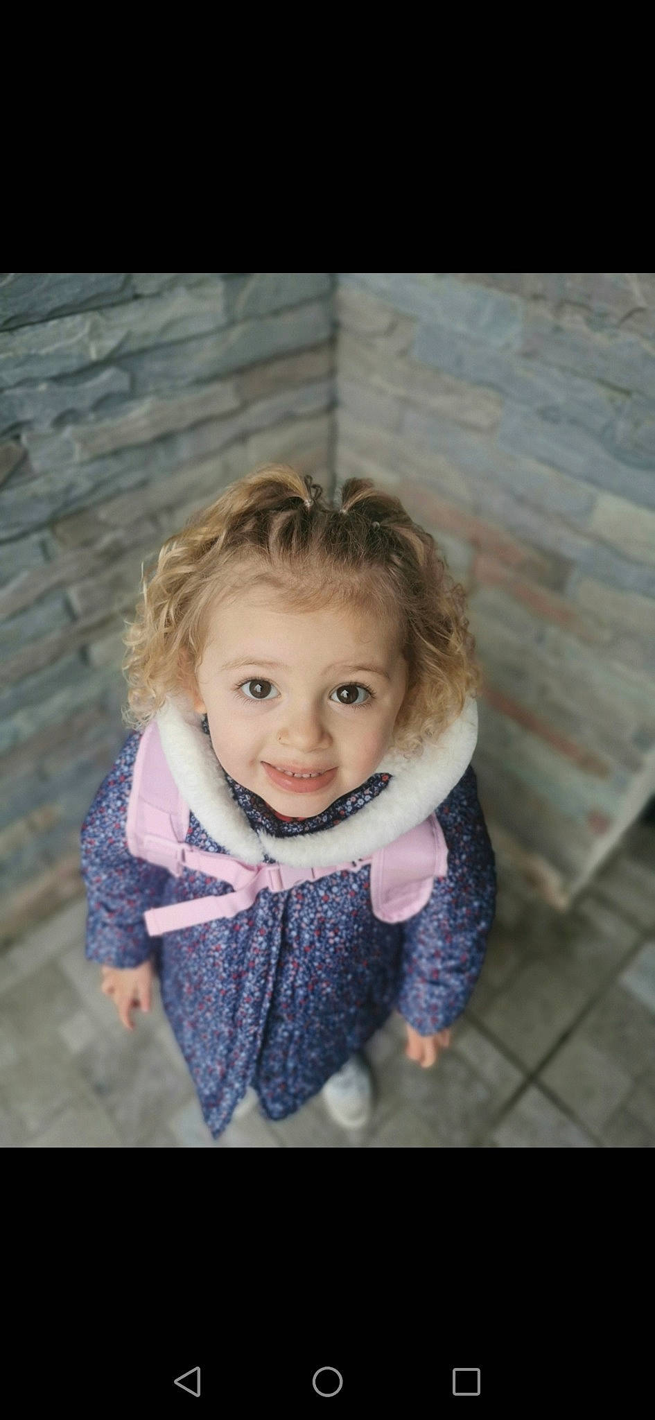 Elisa a rejoint le concours — aidez-le/la à gagner de superbes lots ! arm, brown_hair, cheek, child, clothing, electric_blue, eyebrow, flash_photography, fun, happy, human_body, iris, joy, leisure, lip, nose, pattern, person, purple, smile