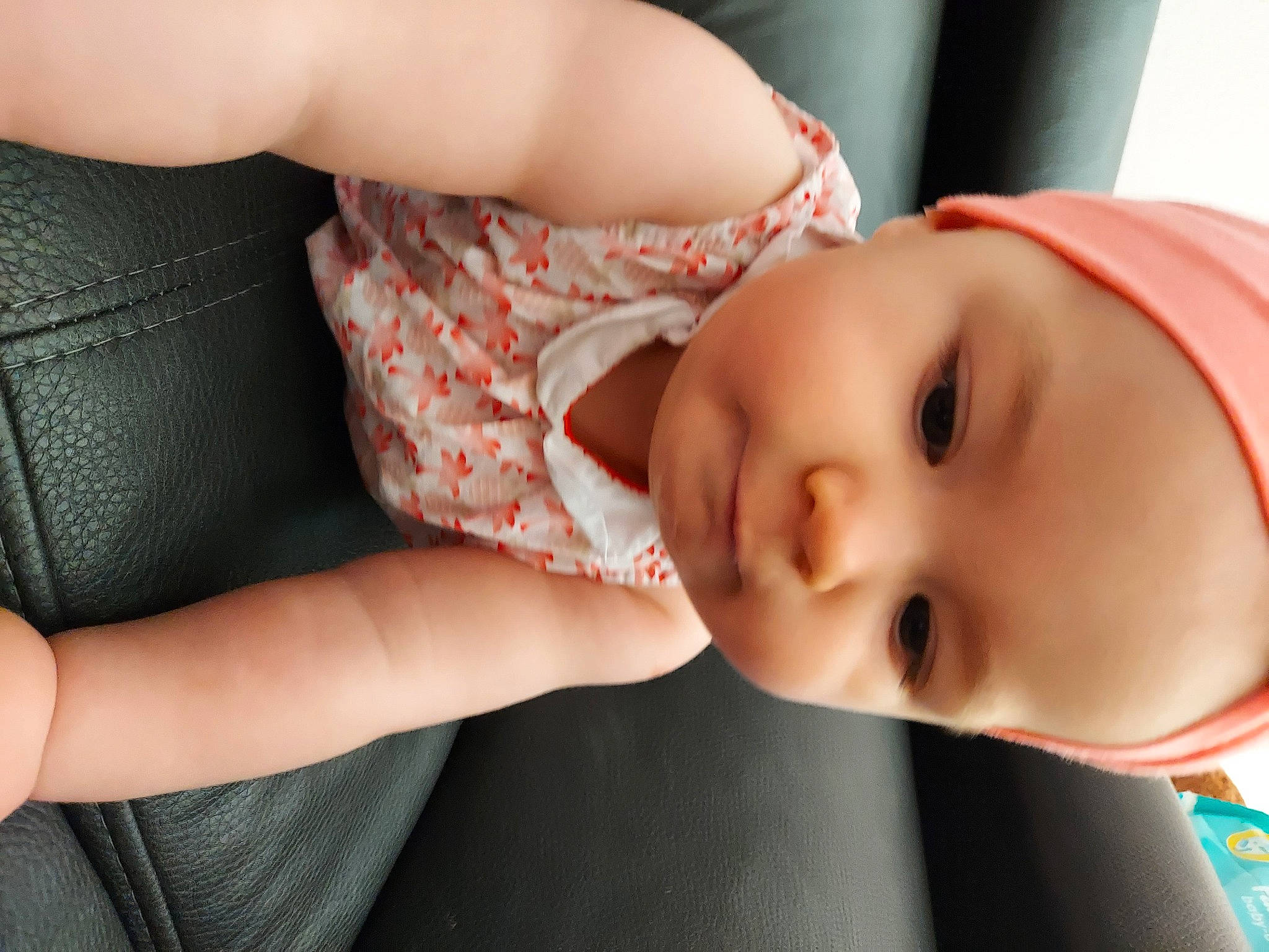 Elyana a rejoint le concours — aidez-le/la à gagner de superbes lots ! baby, baby_toddler_clothing, cheek, child, comfort, elbow, eye, eyelash, happy, iris, lip, nail, nose, pattern, person, portrait_photography, skin, sleeve, toddler