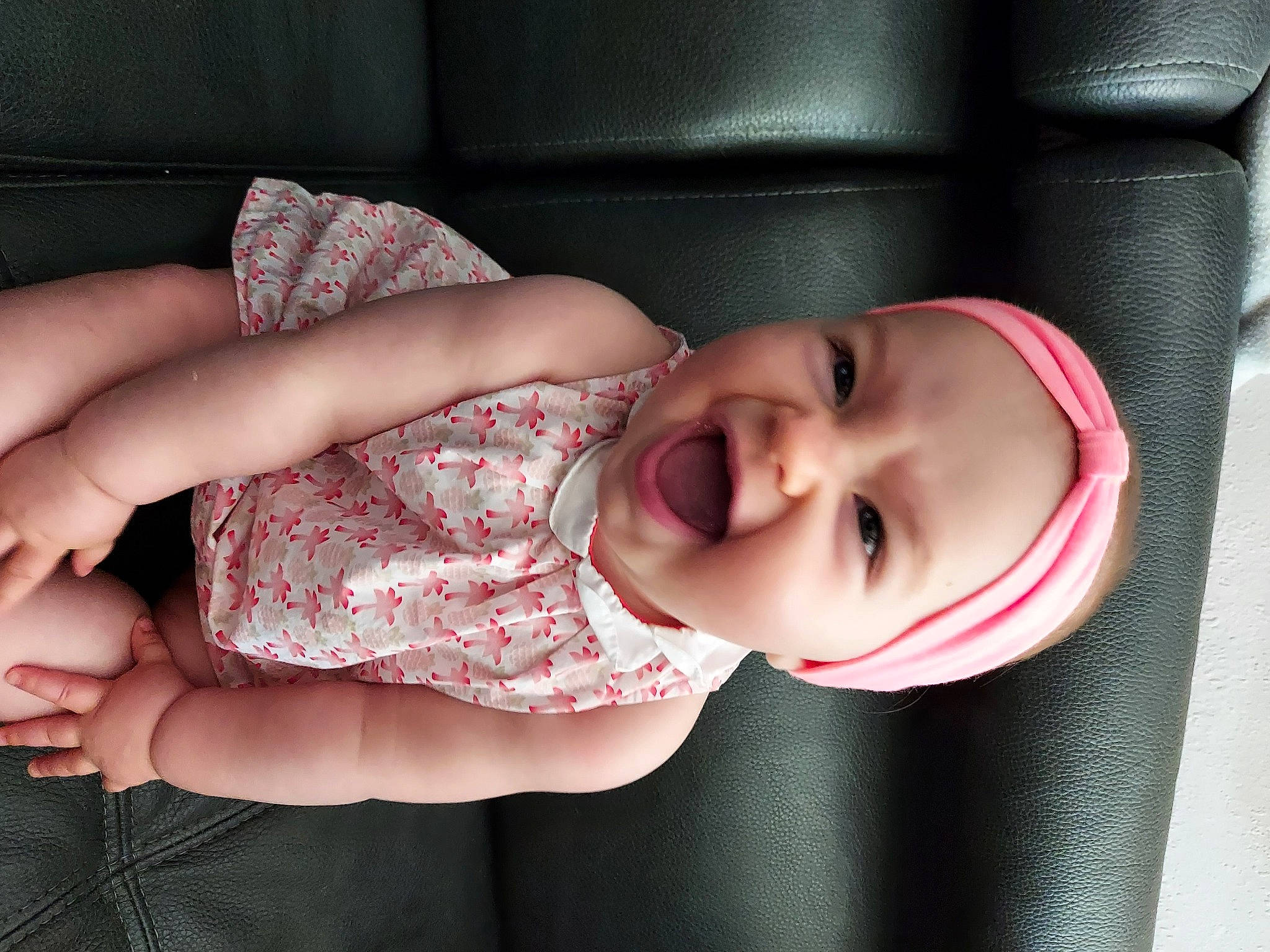 Elyana participe au concours pour gagner de l'argent avec cette photo : baby_toddler_clothing, cheek, comfort, eye, face, facial_expression, gesture, head, headwear, human, human_body, iris, lip, mammal, mouth, neck, nose, person, skin, sleeve