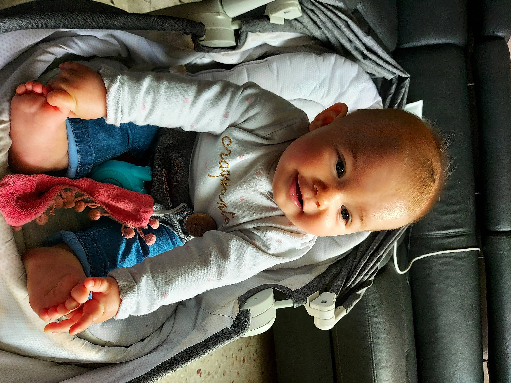 Elyana participe au concours pour gagner de l'argent avec cette photo : baby, baby_carriage, baby_products, baby_toddler_clothing, cheek, child, comfort, flash_photography, hand, human_body, linens, mouth, nap, nose, person, room, sitting, skin, toddler, tree