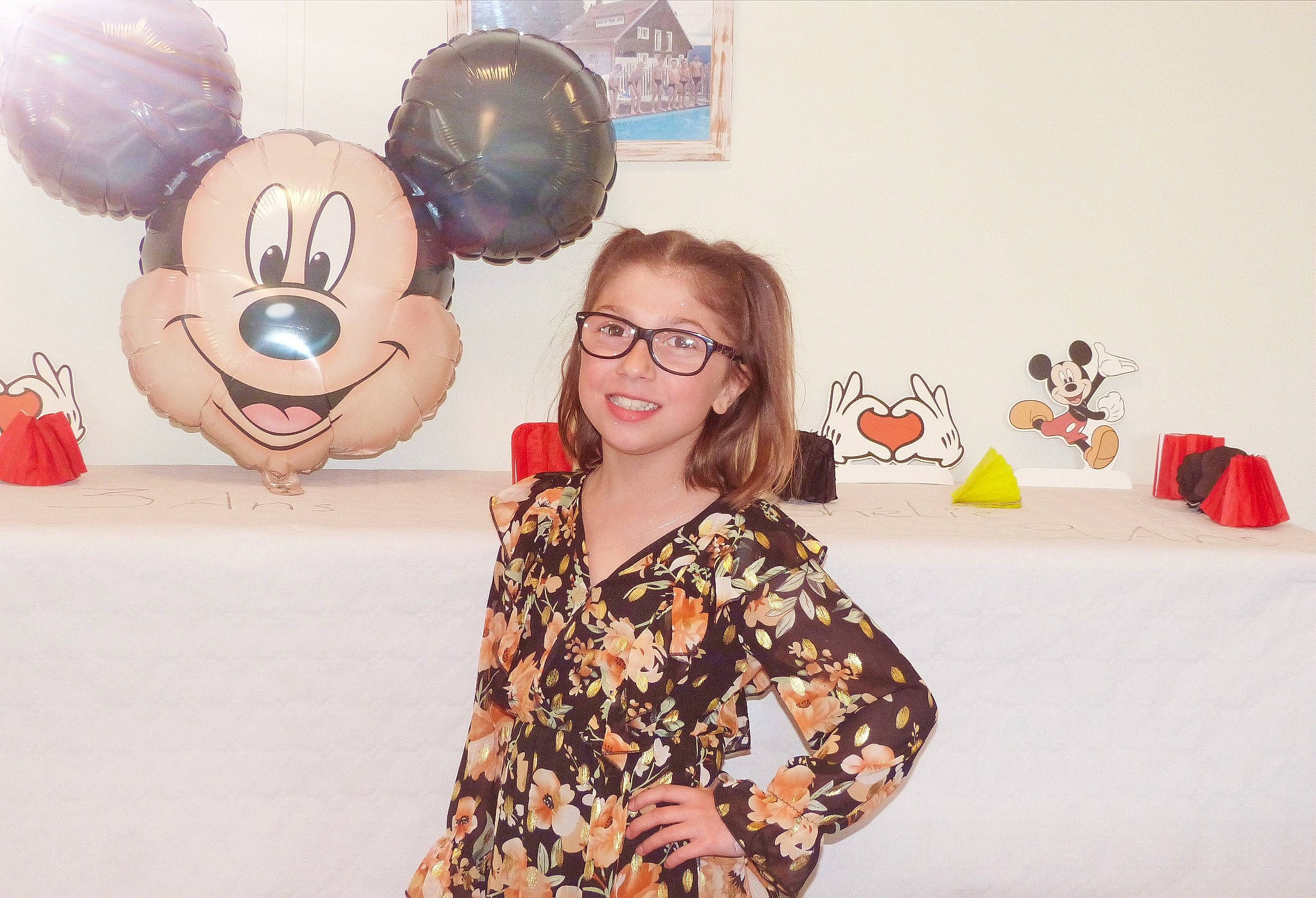 Ophélie participe au concours pour gagner de l'argent avec cette photo : art, artist, child, community, event, eyewear, fashion_design, fun, gesture, happy, human, illustration, joy, pattern, person, room, sleeve, smile, style, textile