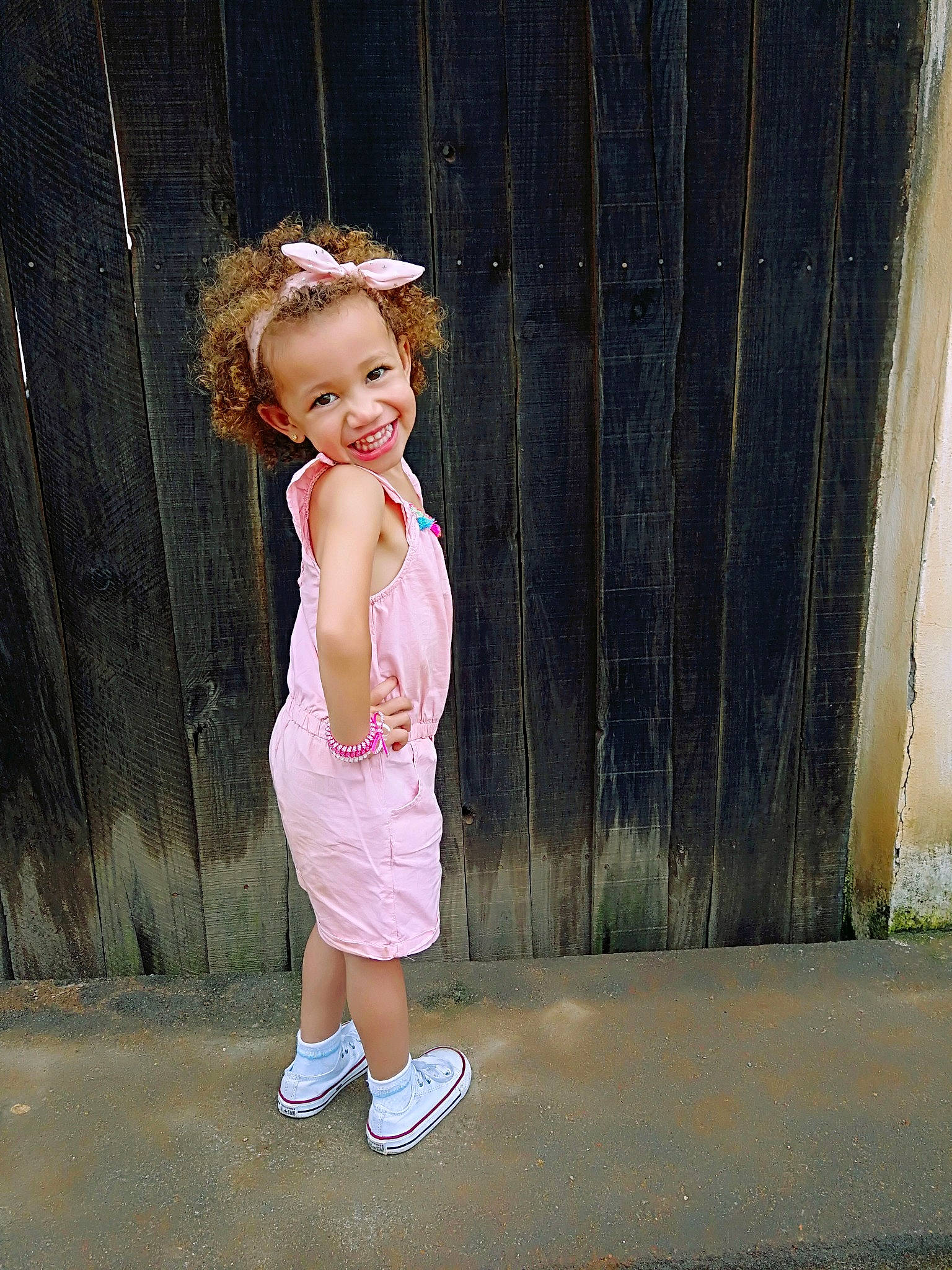 Ayanna participe au concours pour gagner de l'argent avec cette photo : child, child_model, joy, person, pink, toddler