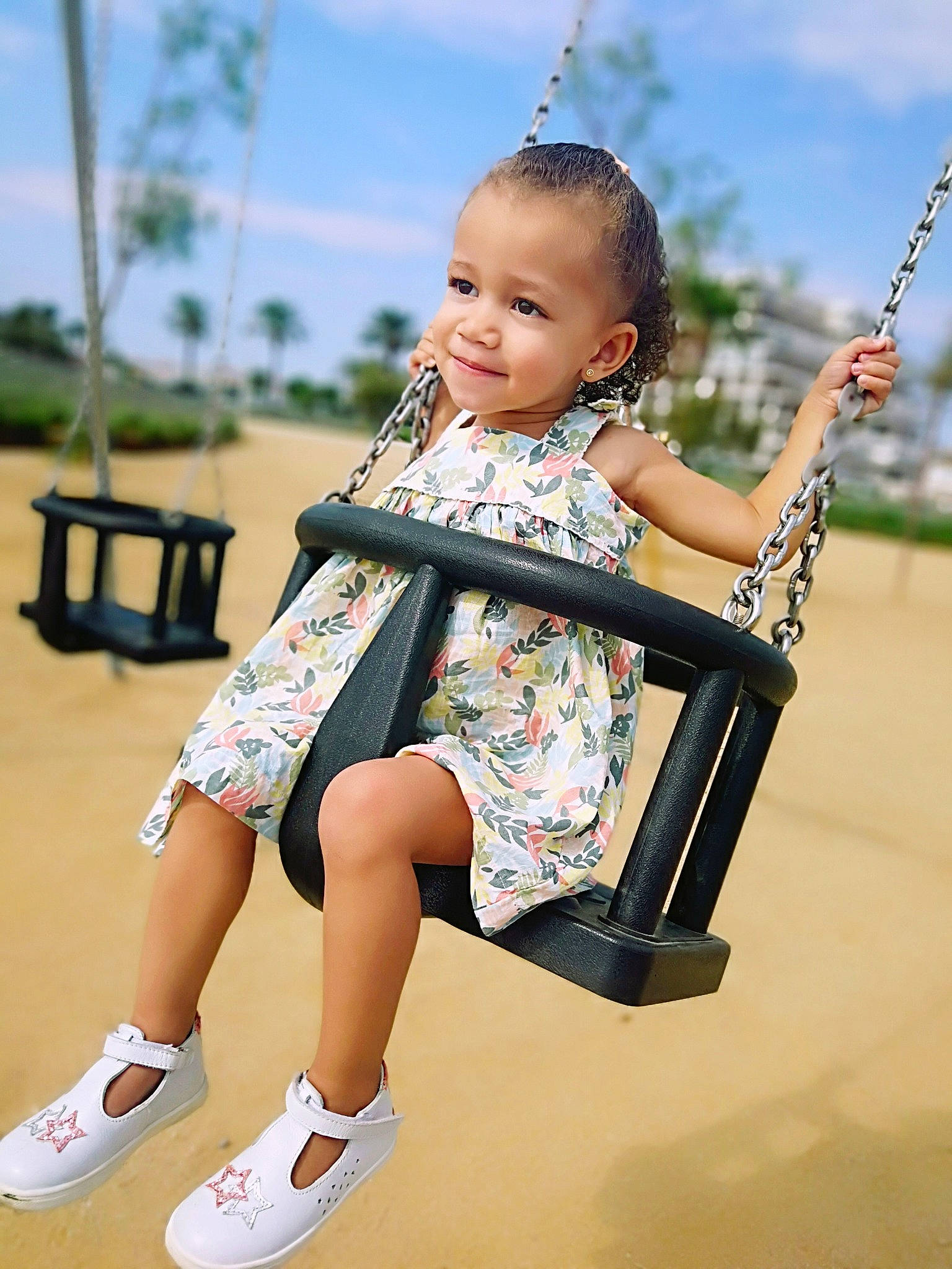 Ayanna participe au concours pour gagner de l'argent avec cette photo : beauty, child, child_model, daughter, happy, outdoor_play_equipment, person, photography, play, playground, shoe, sitting, skin, smile, swing, toddler