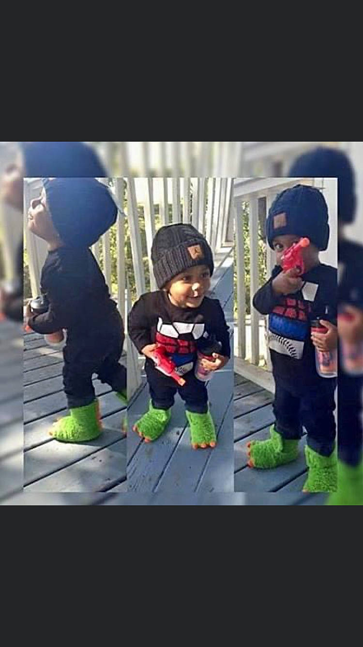 Santana is registered to the contest to win money with this photo: animation, bag, baseball_cap, beanie, boot, cap, child, fictional_character, flooring, fun, happy, headwear, jacket, joy, leisure, person, personal_protective_equipment, recreation, selfie, stuffed_toy