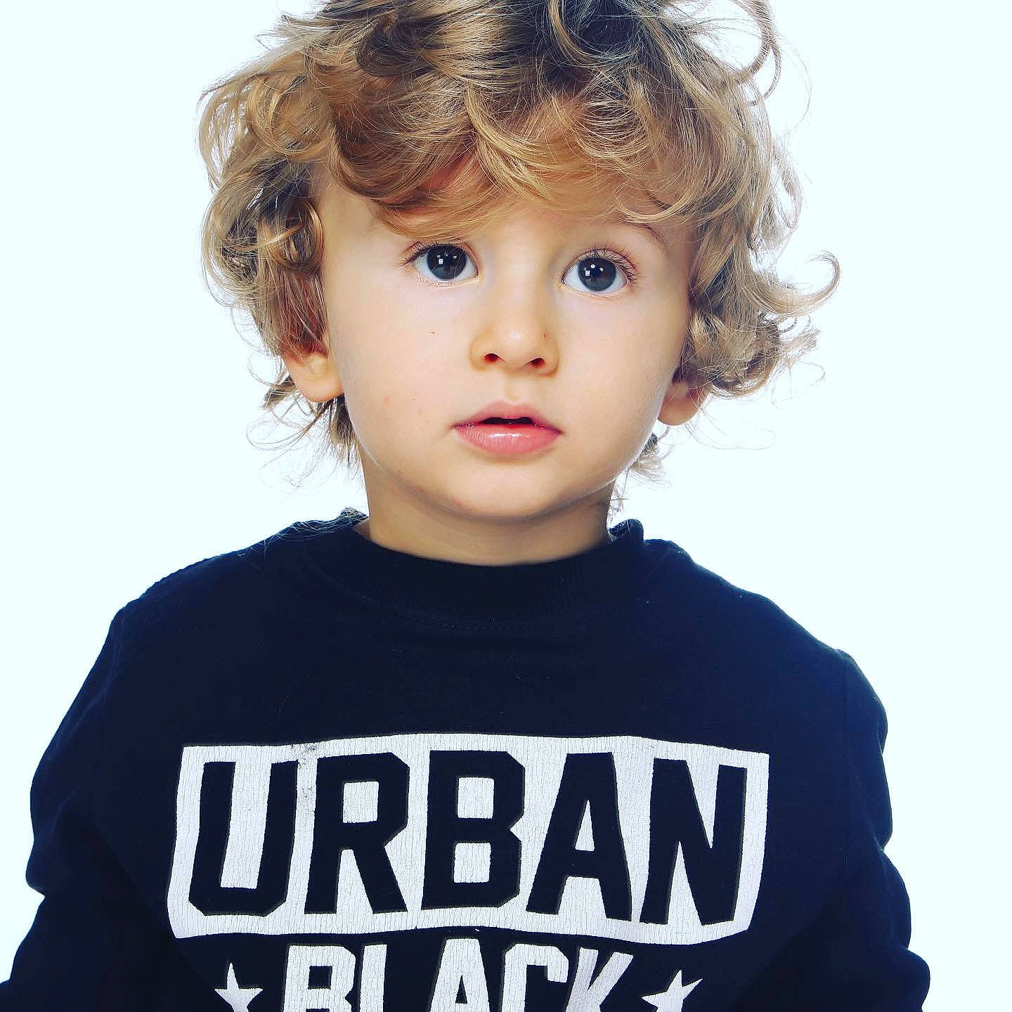 Stéphane a rejoint le concours — aidez-le/la à gagner de superbes lots ! beauty, cheek, chin, cool, eyebrow, eyelash, face, forehead, gesture, hairstyle, happy, iris, jaw, lip, neck, nose, organ, person, sleeve, t_shirt