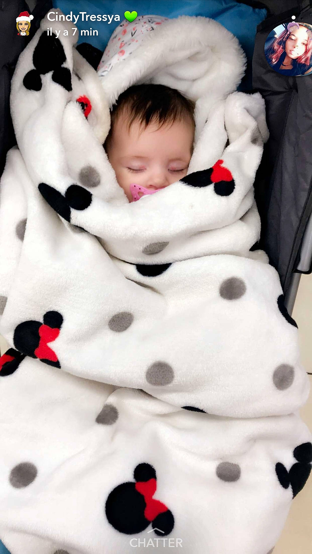 Keissy participe au concours pour gagner de l'argent avec cette photo : cake_decorating, child, dalmatian, dog_like_mammal, headwear, joy, non_sporting_group, person, product, smile, snowman, sugar_paste, torte