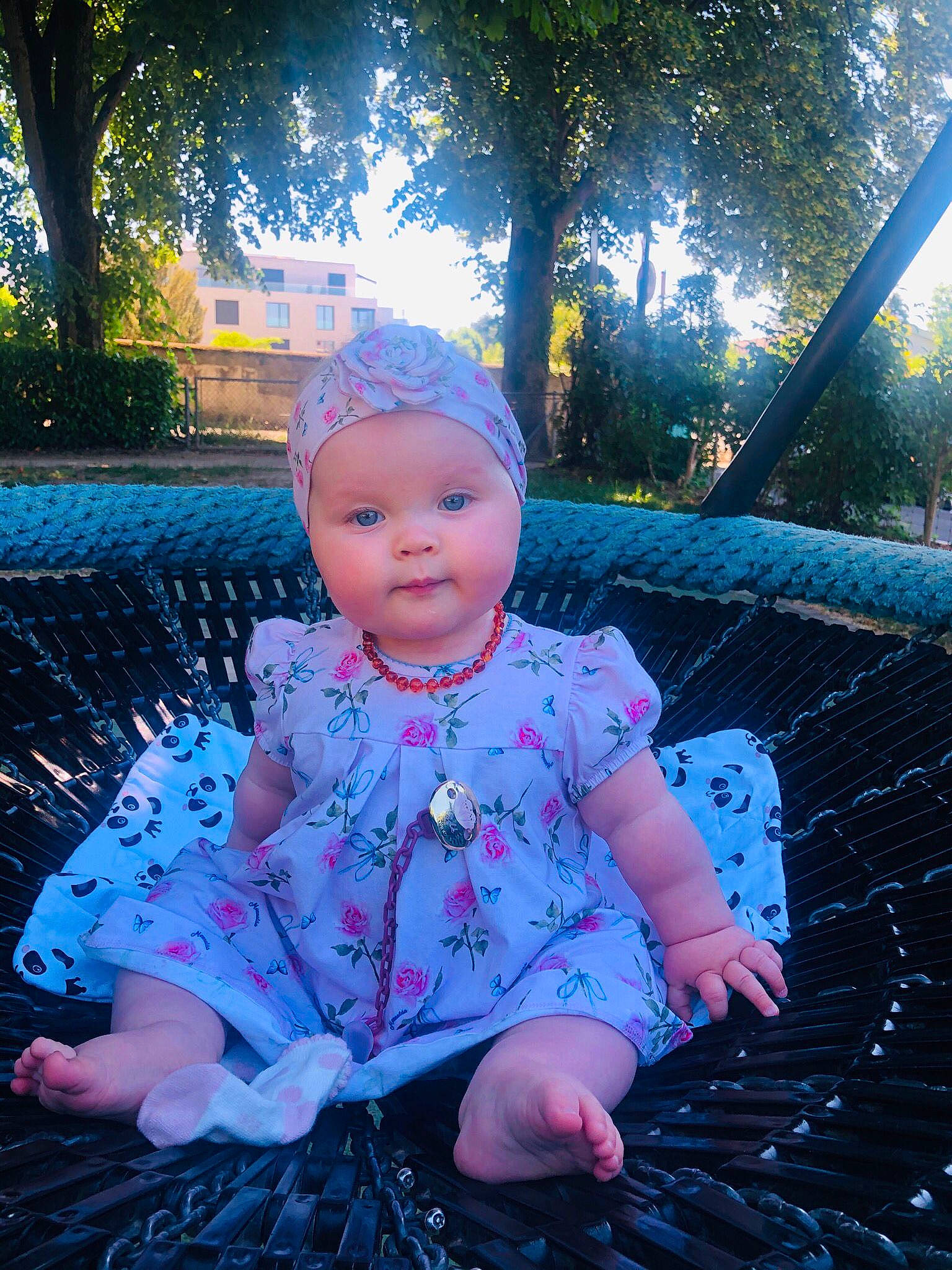 Sofia a rejoint le concours — aidez-le/la à gagner de superbes lots ! baby_toddler_clothing, beauty, child, electric_blue, flash_photography, grass, happy, headwear, leaf, leisure, magenta, pattern, people_in_nature, person, pink, purple, recreation, sitting, tints_and_shades, toddler