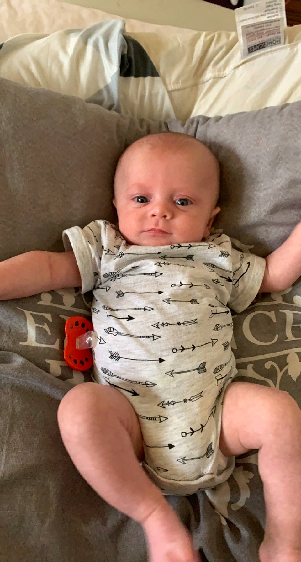 Ilhan a rejoint le concours — aidez-le/la à gagner de superbes lots ! baby, baby_products, baby_toddler_clothing, camouflage, cheek, child, comfort, couch, foot, joint, living_room, nightwear, person, skin, stomach, toddler